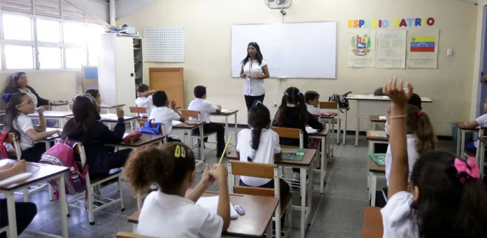 docentes-maestra-salon-clases