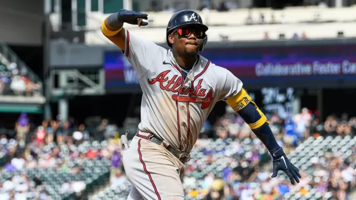 ronald-acuna-jr-lucio-bateando